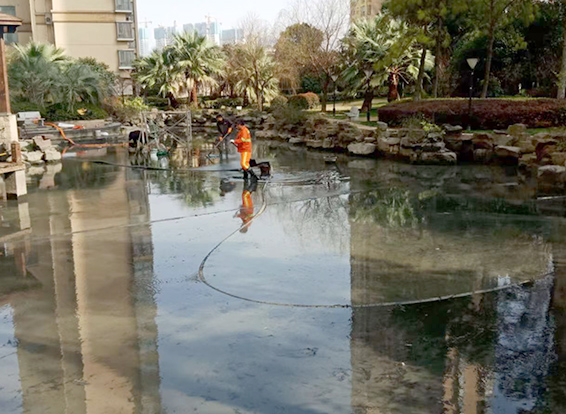 龙马潭景观池淤泥清理