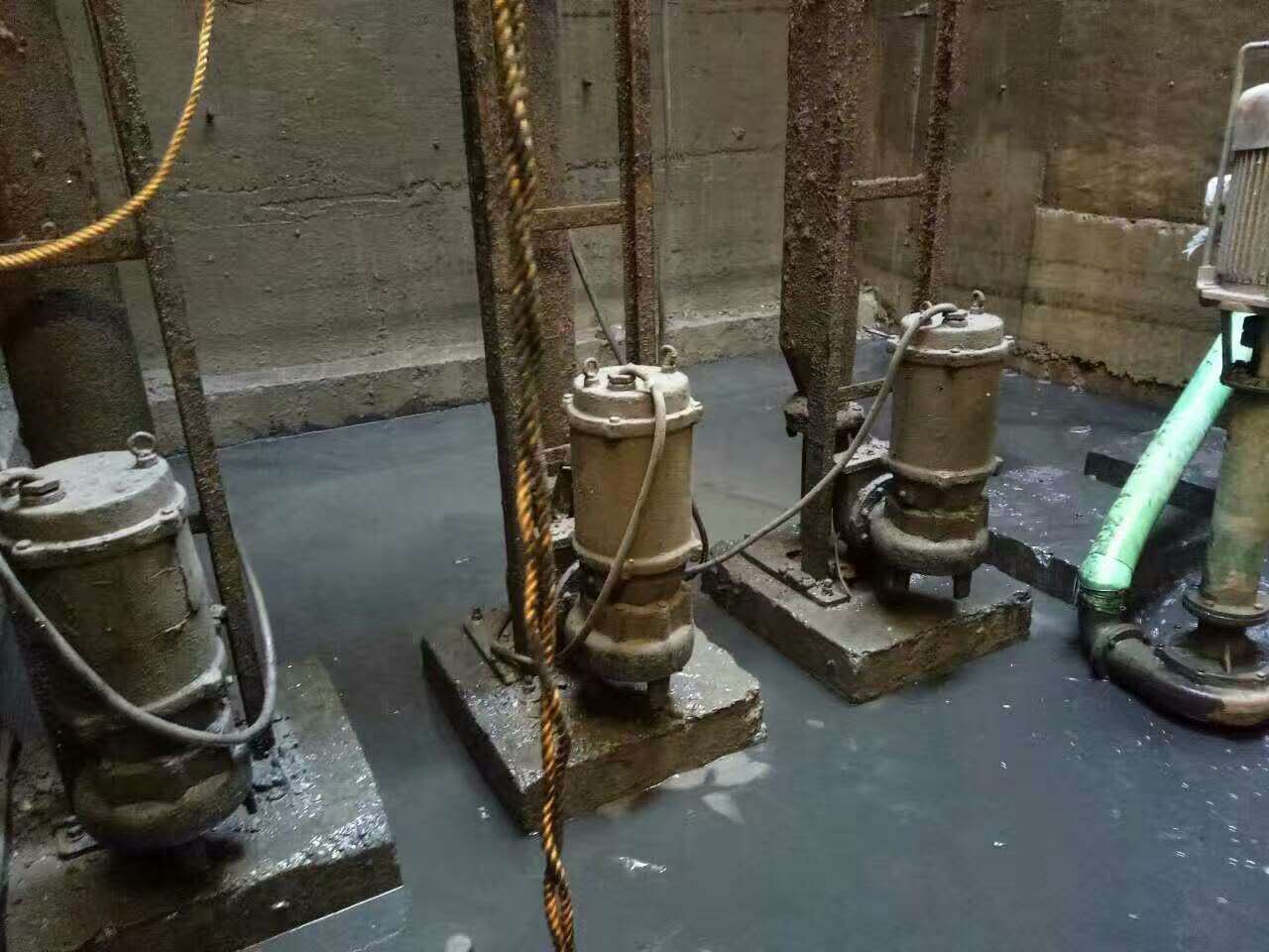 龙马潭污水池清理